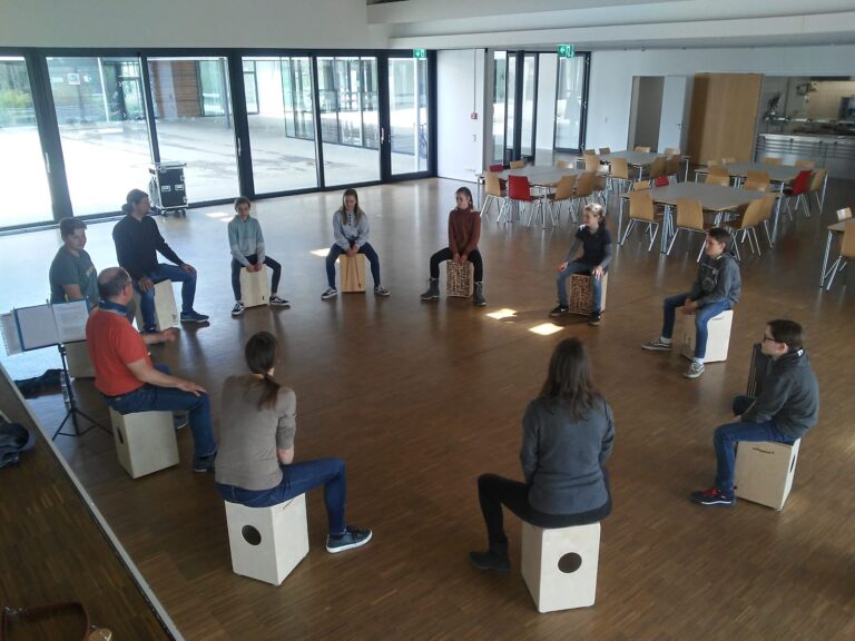 Cajon-Workshop für Schüler:innen und Lehrer:innen